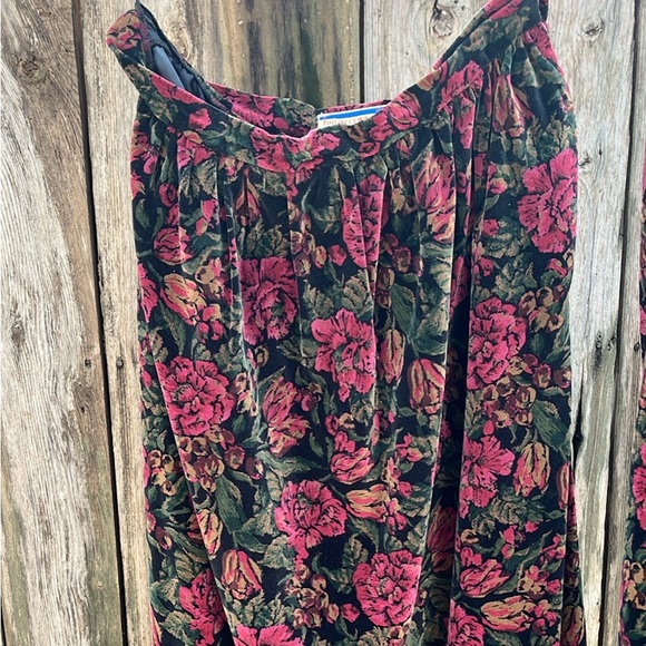 Bryn Connelly 2 piece velvet jacket & skirt, size 16, Vintage, made in Japan - Picture 2 of 7